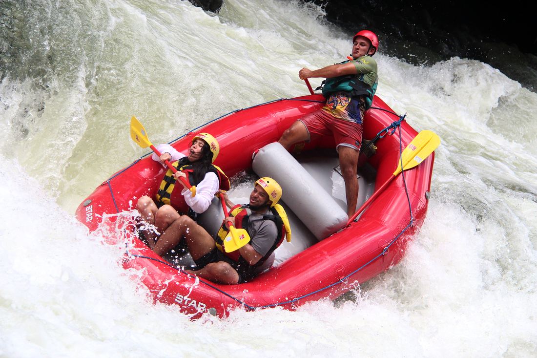 Raft dropping into a rapid on El Chorro